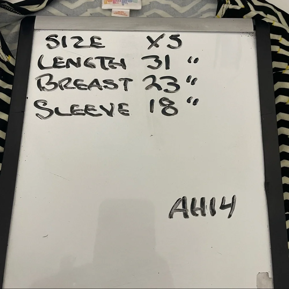 LuLaRoe Women’s Black White Yellow Top XS - Picture 4 of 4